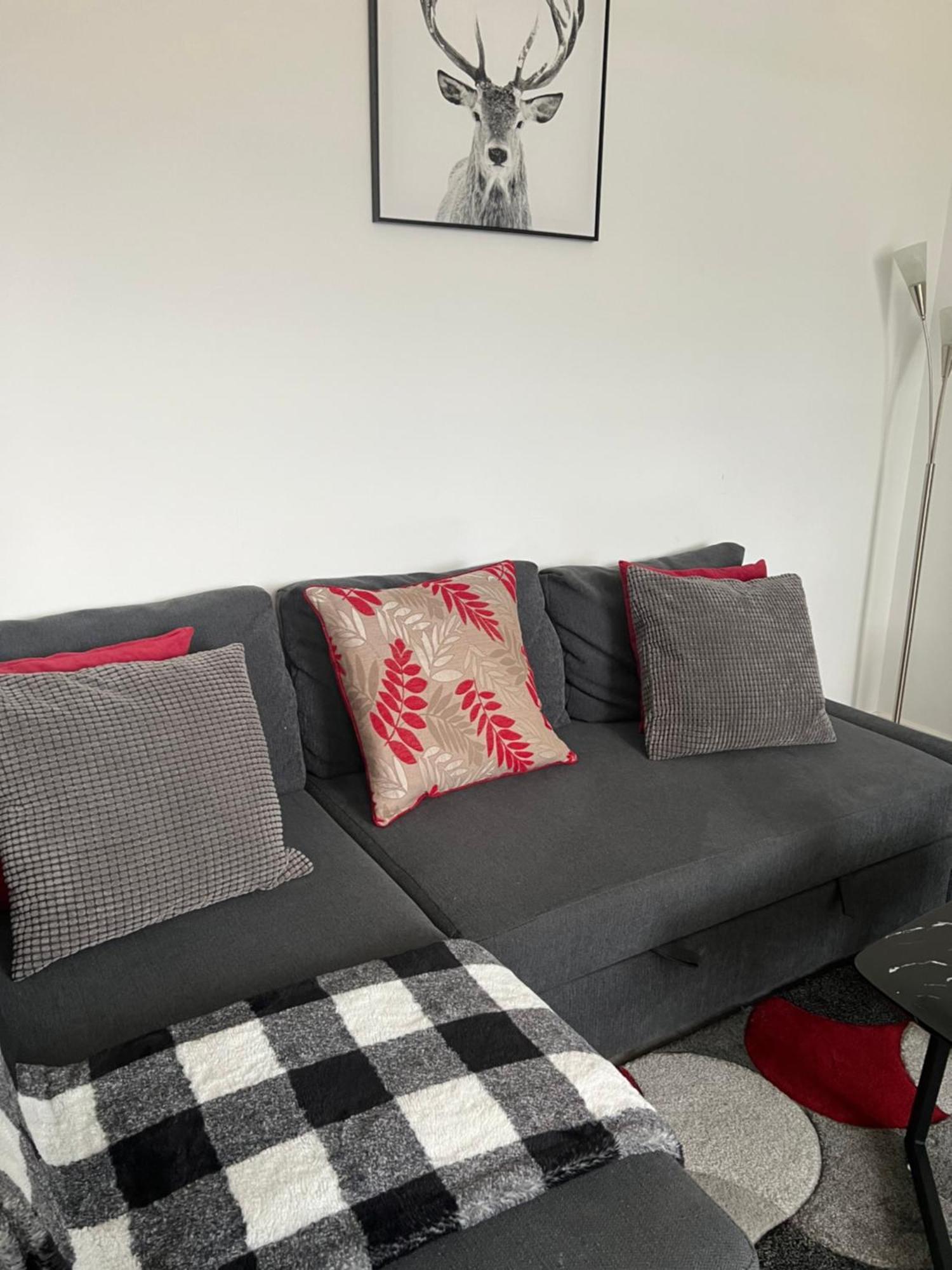Stylish 2 Bedrooms, 2 Bathrooms With Workspace In Μίλτον Κέινς Εξωτερικό φωτογραφία